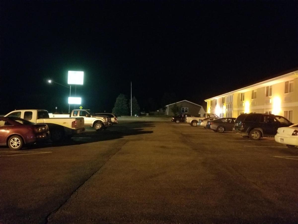 Bilmar Inn & Suites Dell Rapids Exterior photo