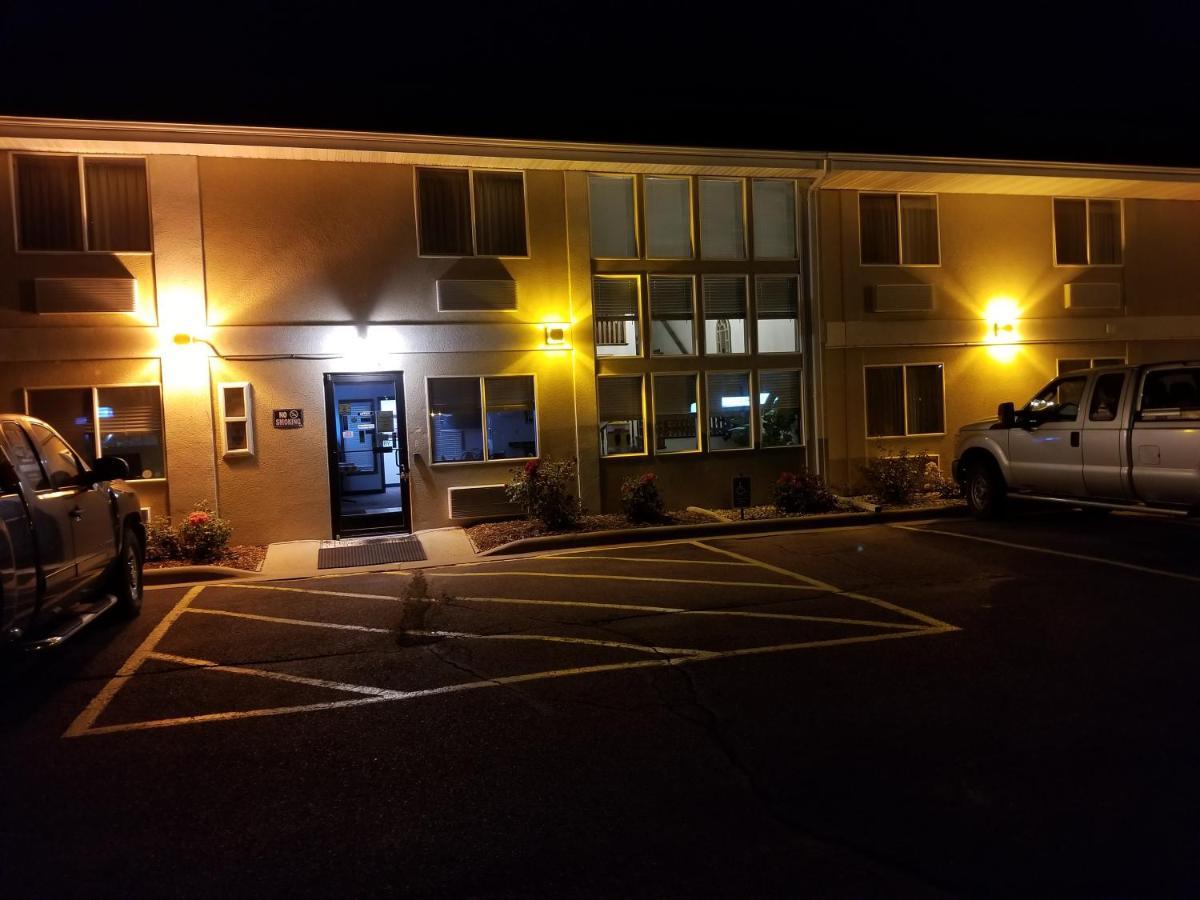 Bilmar Inn & Suites Dell Rapids Exterior photo