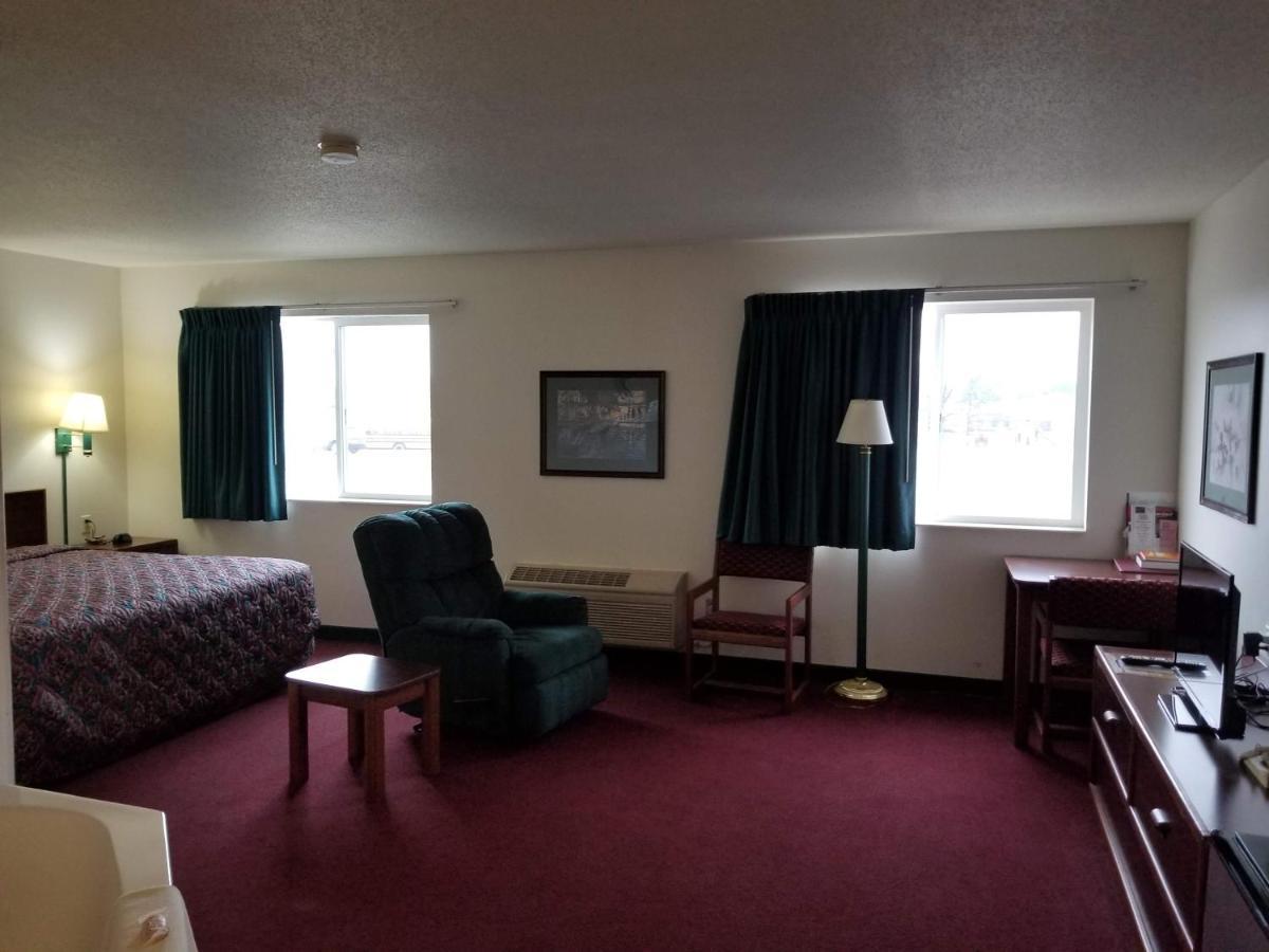 Bilmar Inn & Suites Dell Rapids Exterior photo