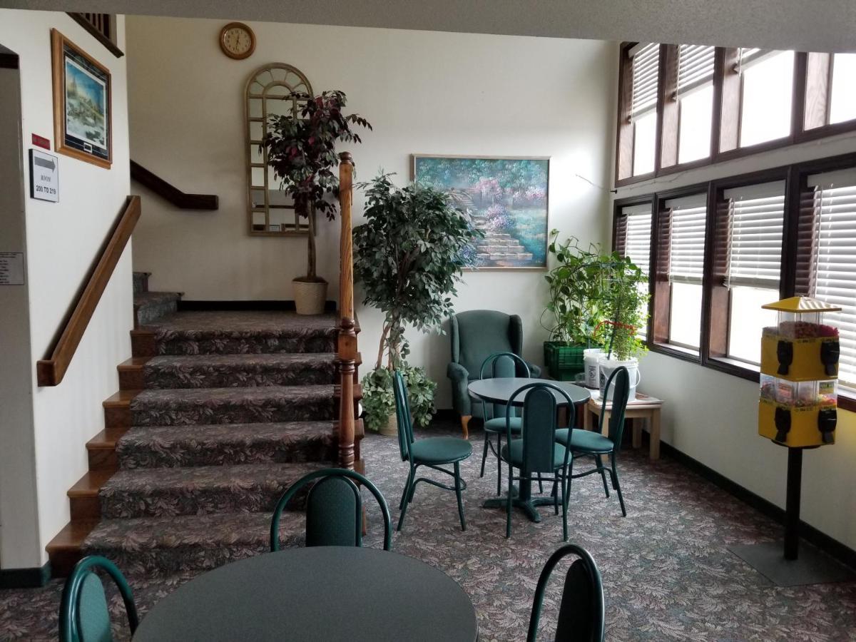 Bilmar Inn & Suites Dell Rapids Exterior photo